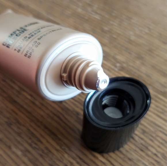 Complexion Rescue Tinted Moisturizer SPF 30 in "Suede" - Picture 5 of 6